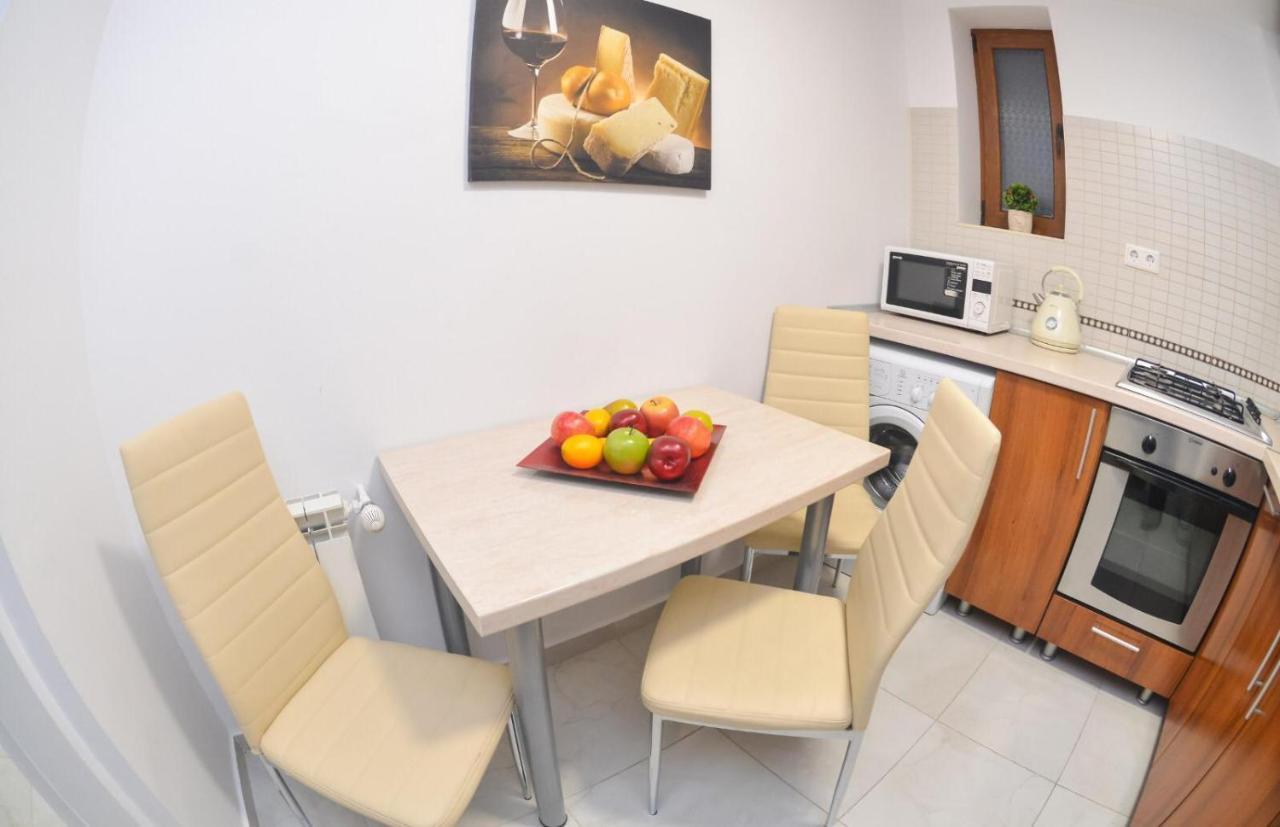 Spacious And Modern Apartment Close To Old City Бухарест Екстер'єр фото