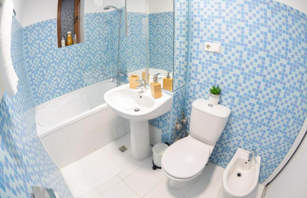 Spacious And Modern Apartment Close To Old City Бухарест Екстер'єр фото