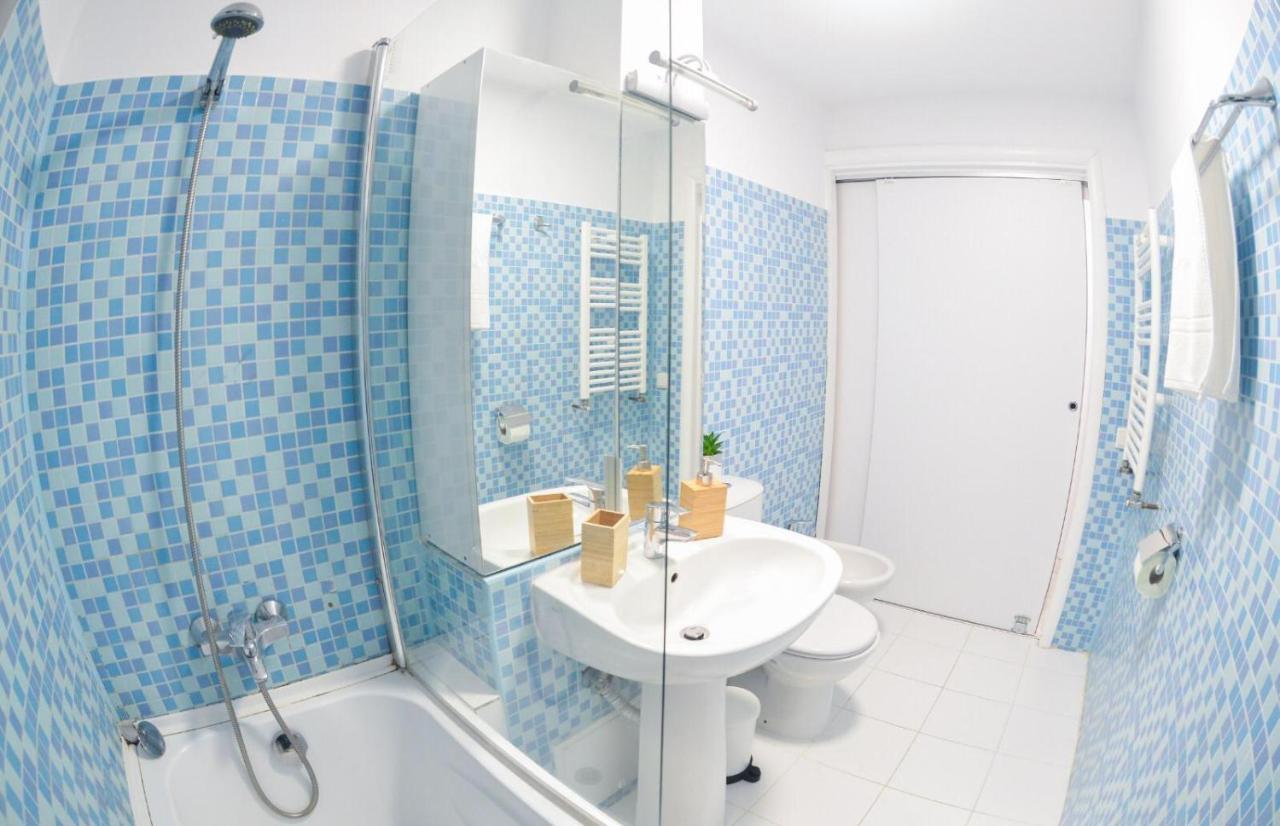 Spacious And Modern Apartment Close To Old City Бухарест Екстер'єр фото
